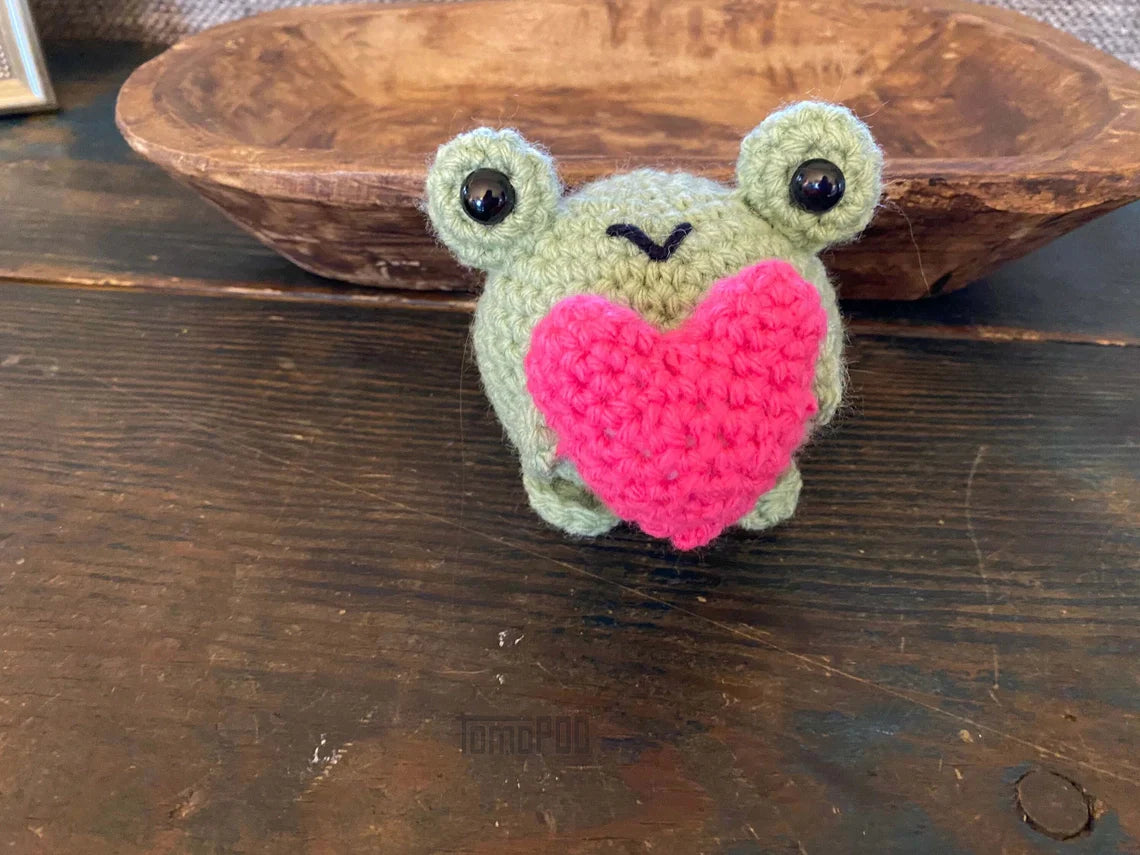Crochet Frog with Heart