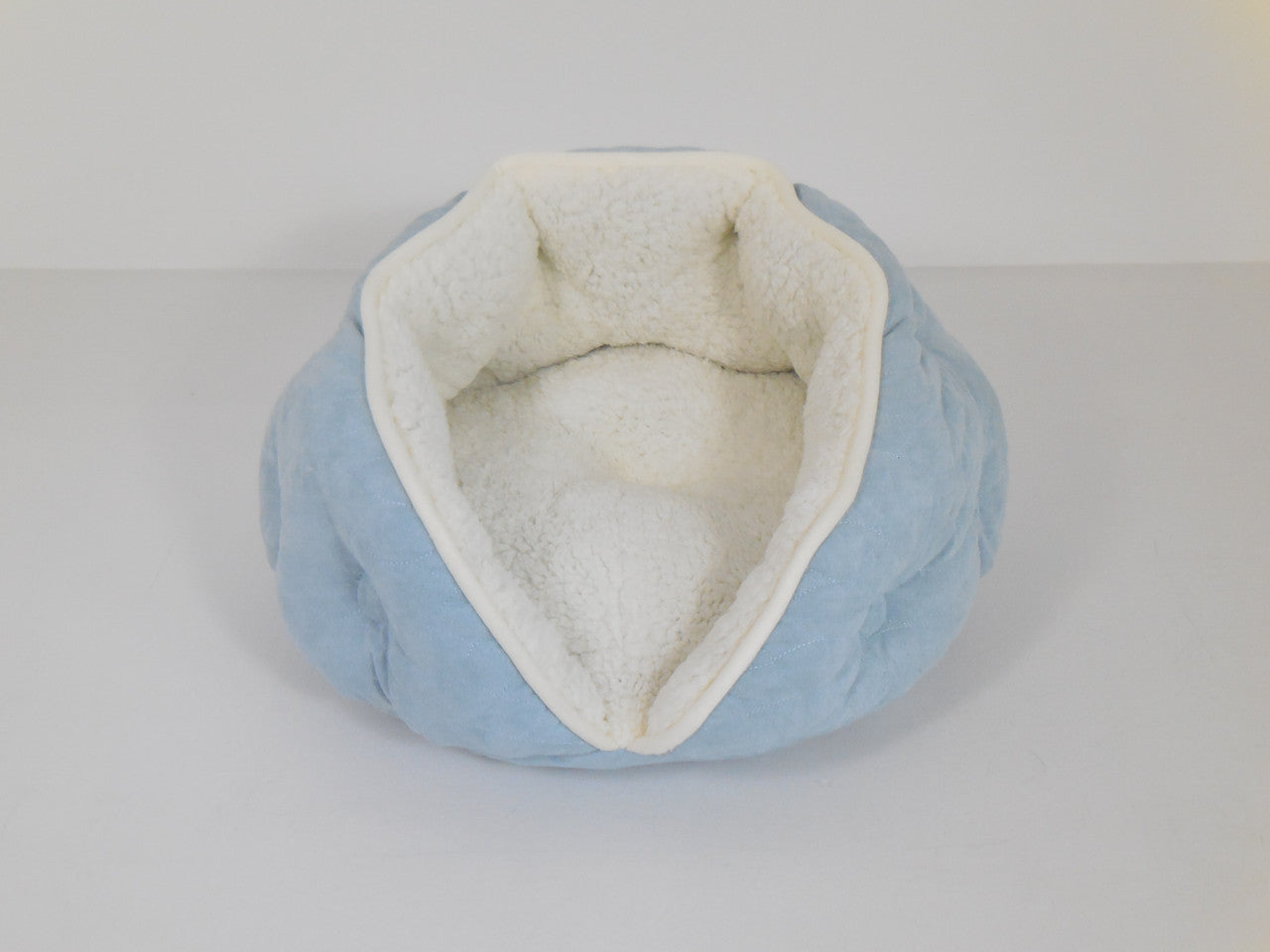 Arlee Hooded Bed Mineral 21x21x10 by Pet Food Warehouse