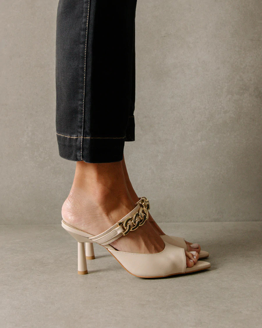 Alohas Daisy Ivory Leather Sandals