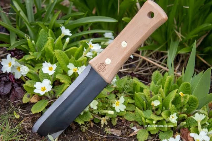 Niwaki Hori Hori Pro weeding tool plus sheath
