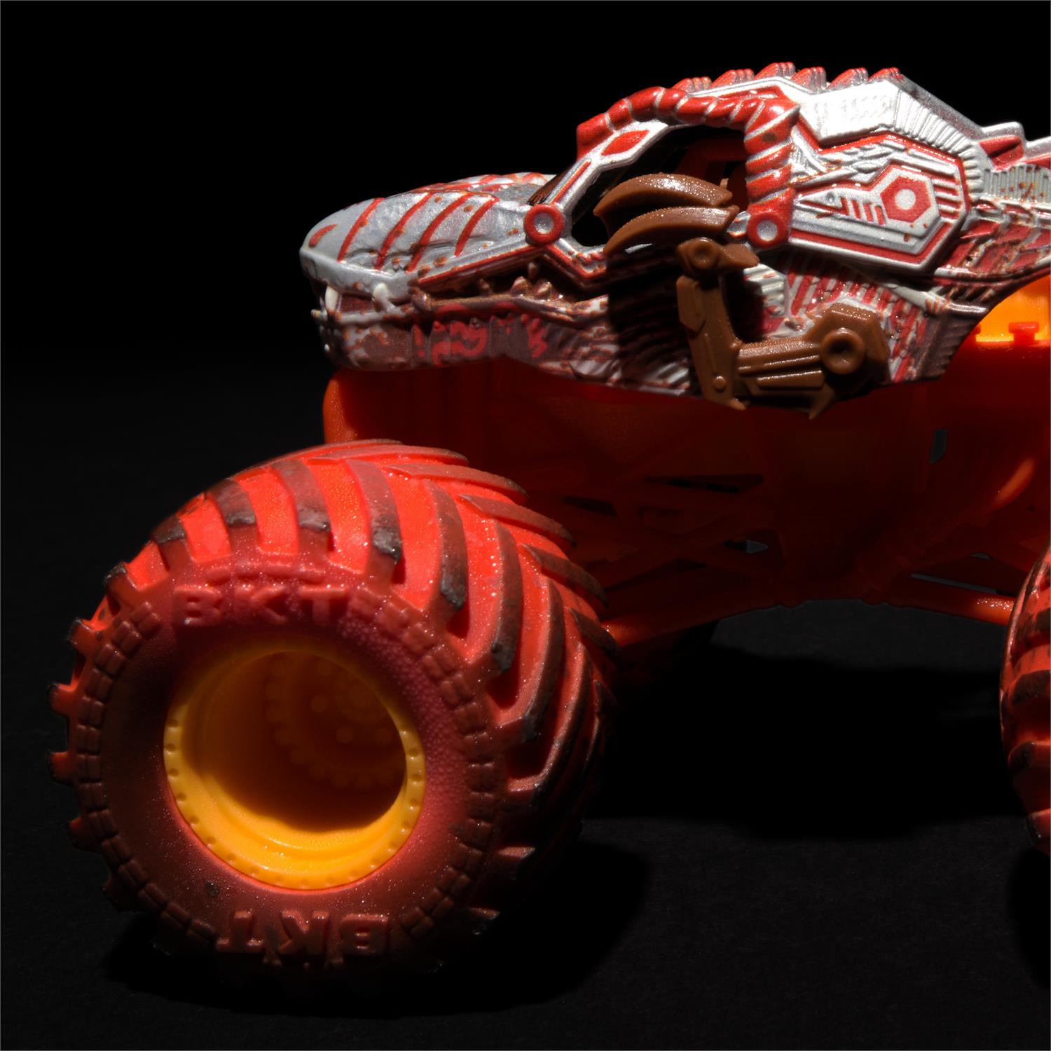 Monster Jam Mud Blasters Color Change Truck (Styles May Vary) by Homeportonline