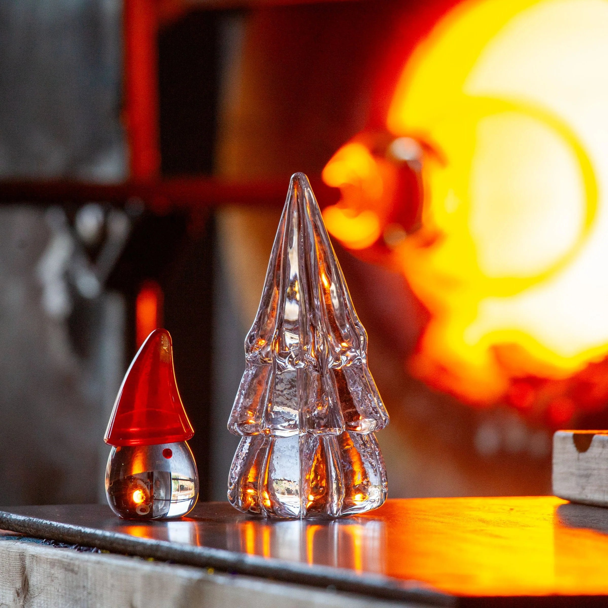 Tomte Gnome - Cheer (Red) by AO Glass