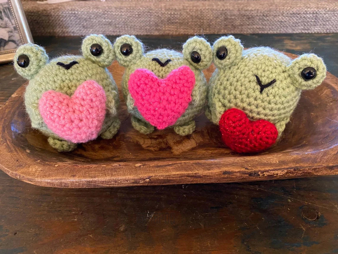Crochet Frog with Heart