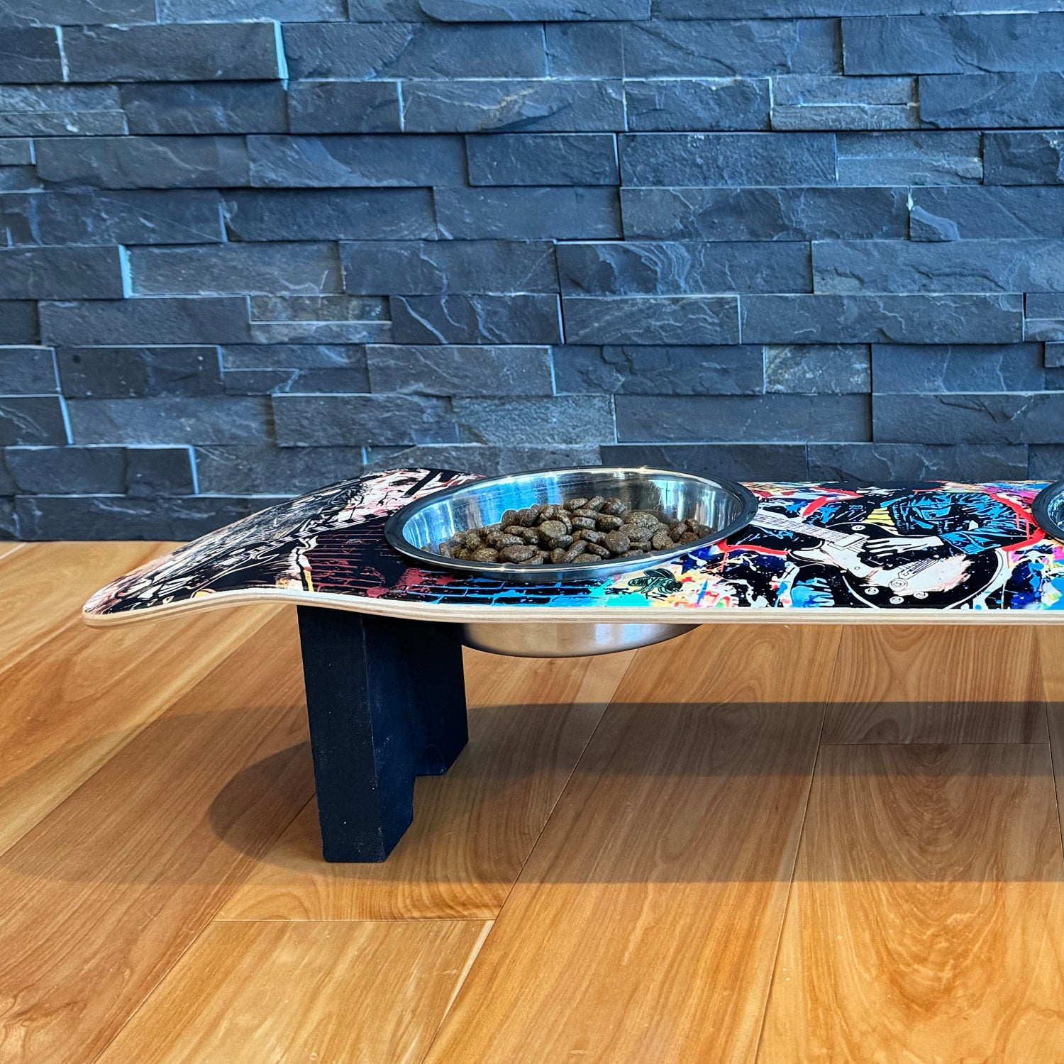 Rock Legends - Elevated Skateboard Dog Feeding Stand with 2 Bowls