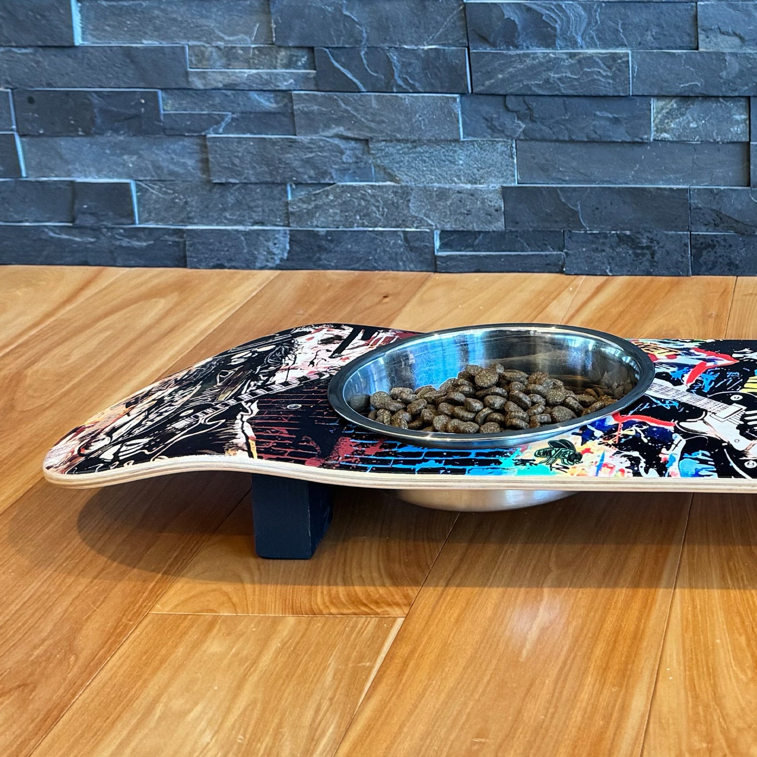 Rock Legends - Elevated Skateboard Cat Feeding Stand with 2 Bowls