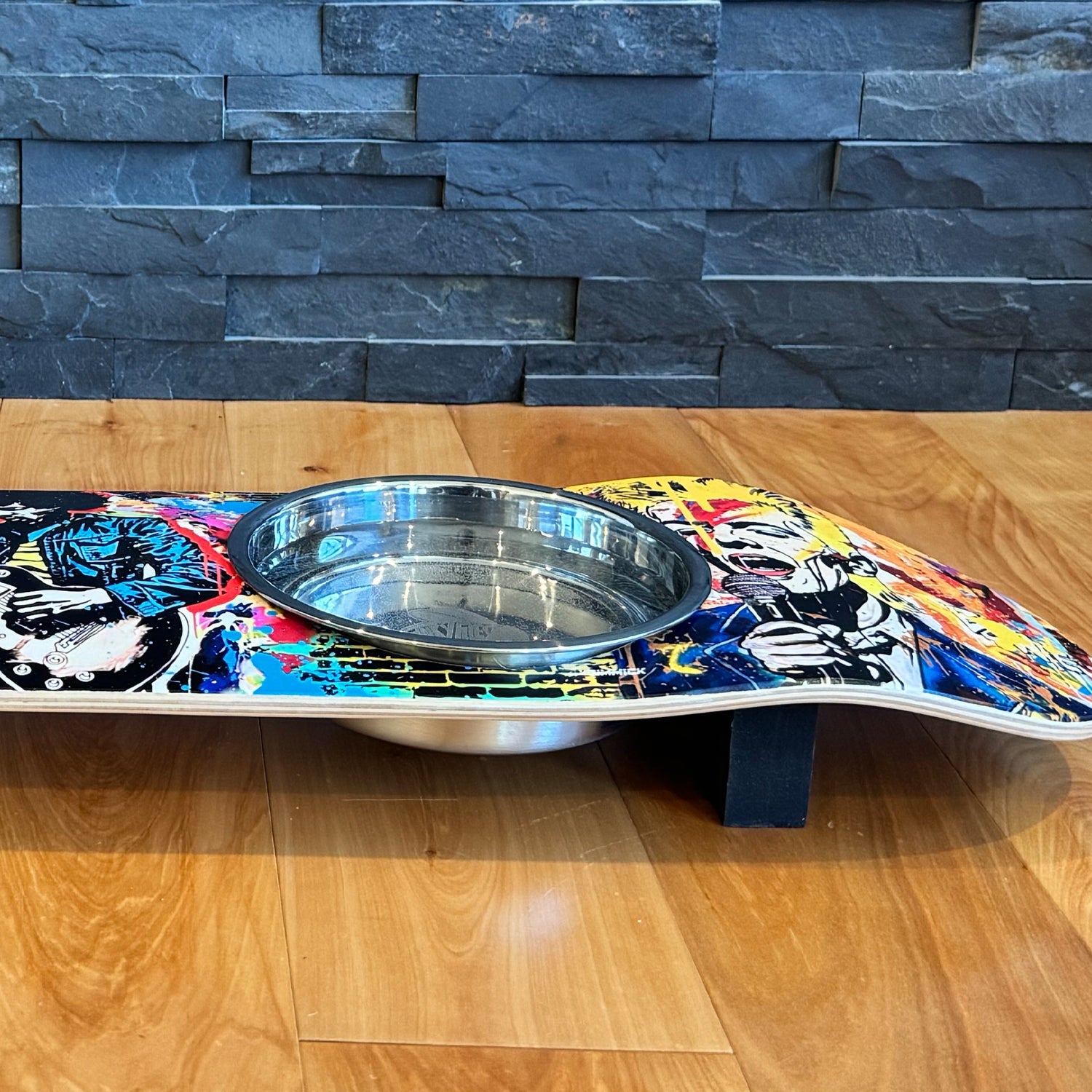 Rock Legends - Elevated Skateboard Cat Feeding Stand with 2 Bowls