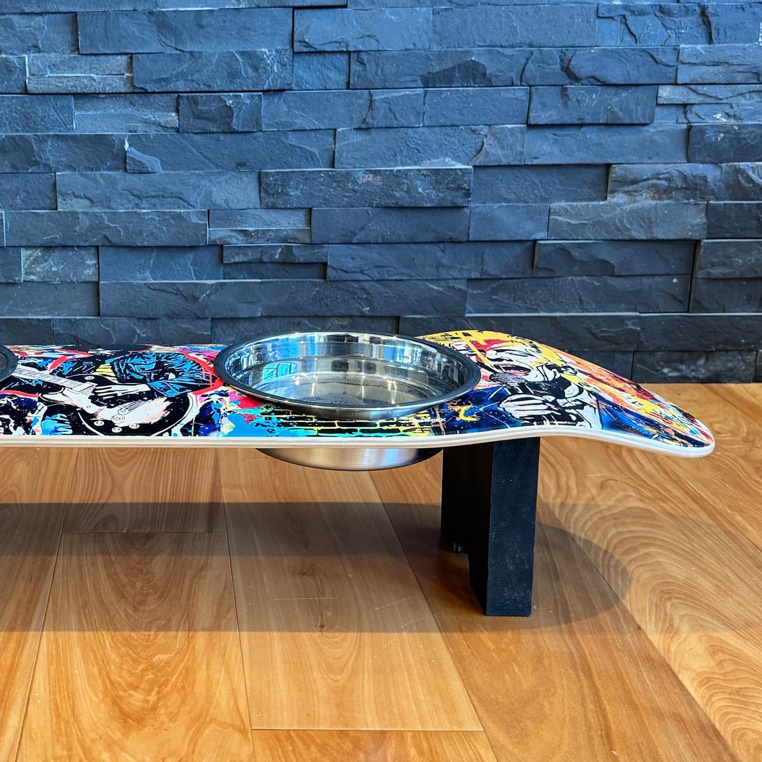 Rock Legends - Elevated Skateboard Dog Feeding Stand with 2 Bowls