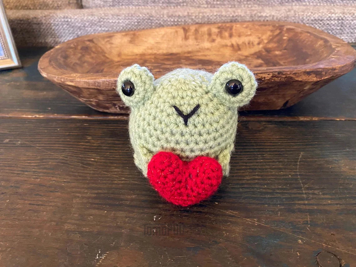 Crochet Frog with Heart