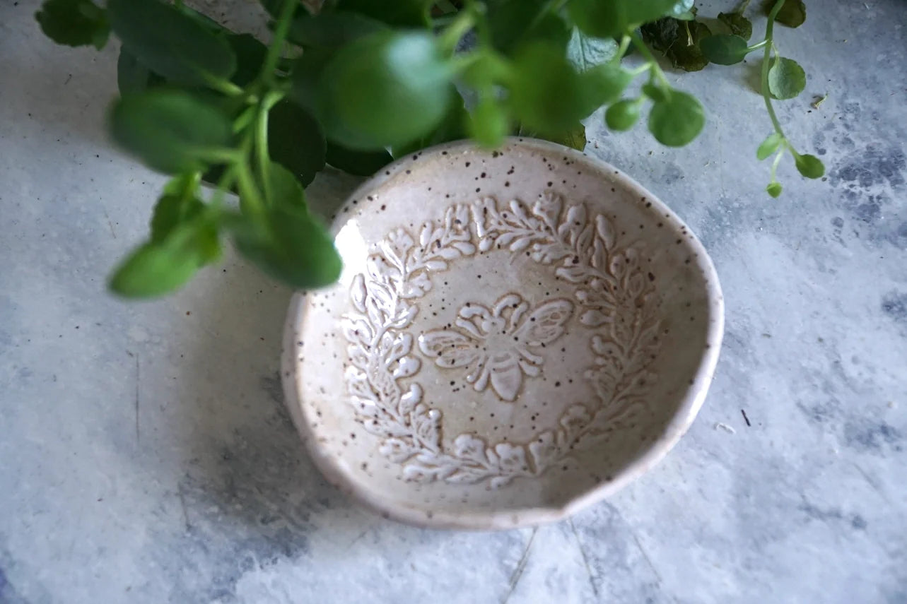 Speckled Stoneware Bee Bowl