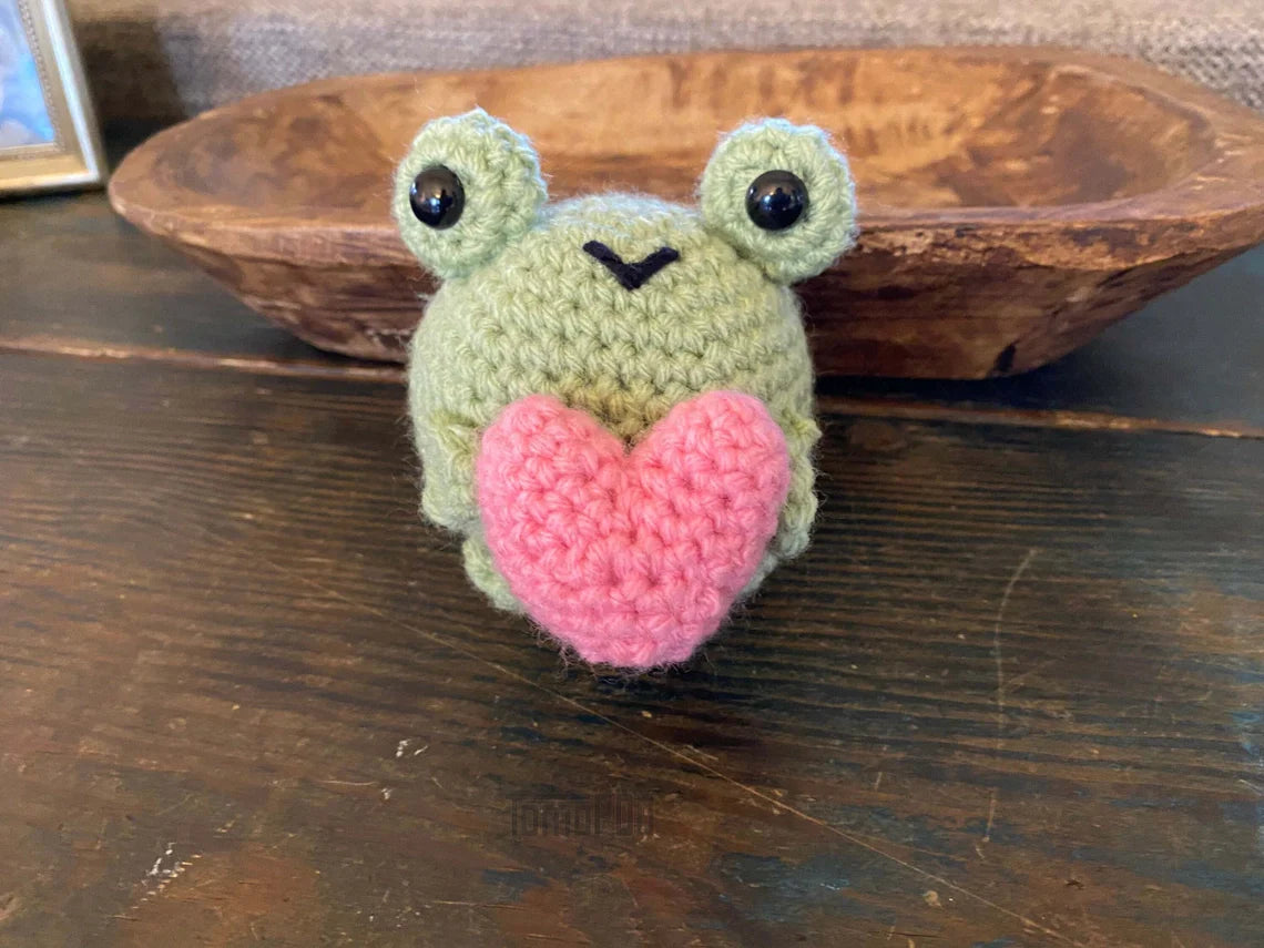 Crochet Frog with Heart