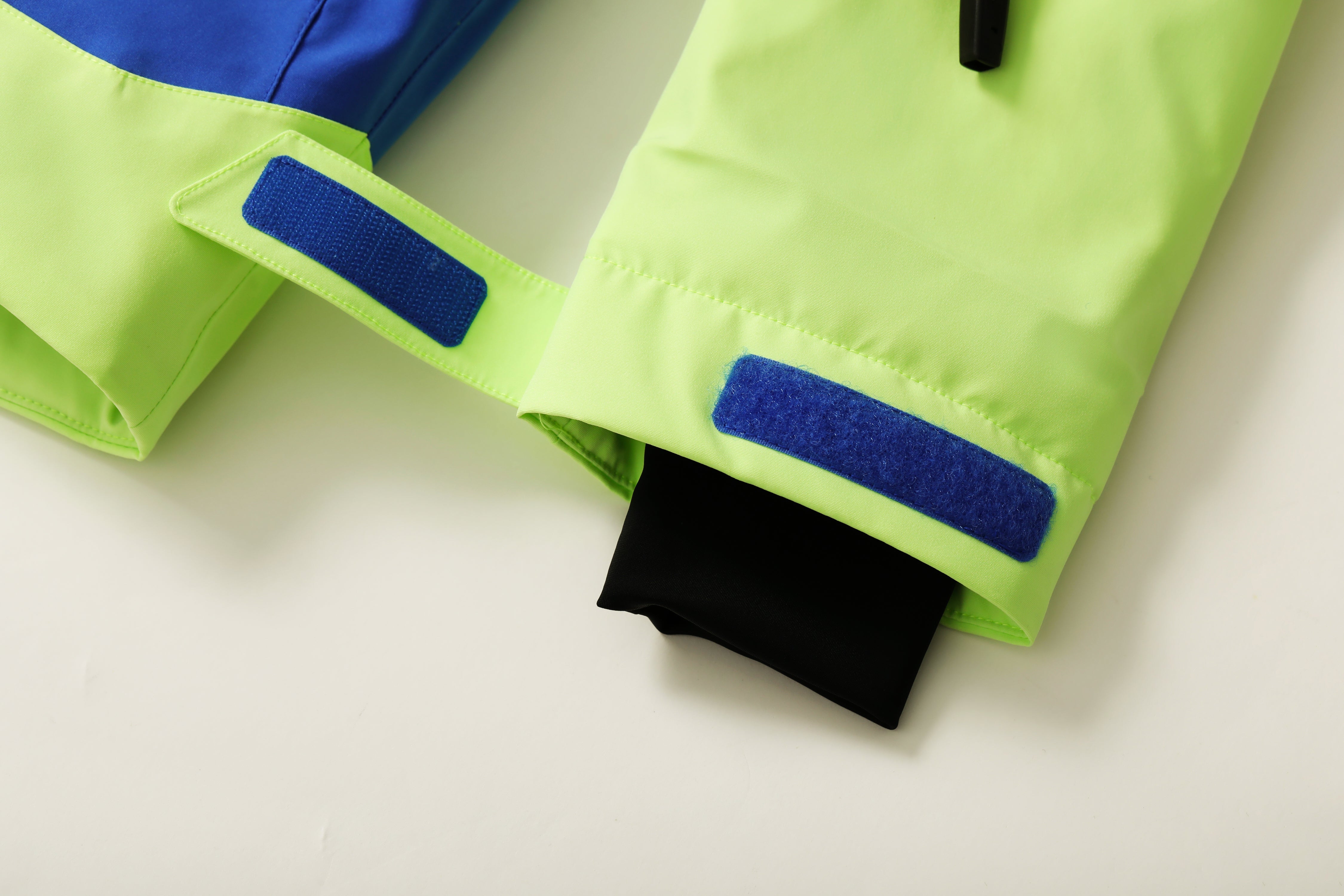 Kids Pinnakle Insulated Jacket - Hot Pink/Raven Black by Hootie Hoo