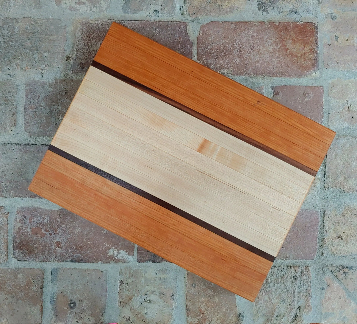 PO'BOY WOOD CUTTING BOARD