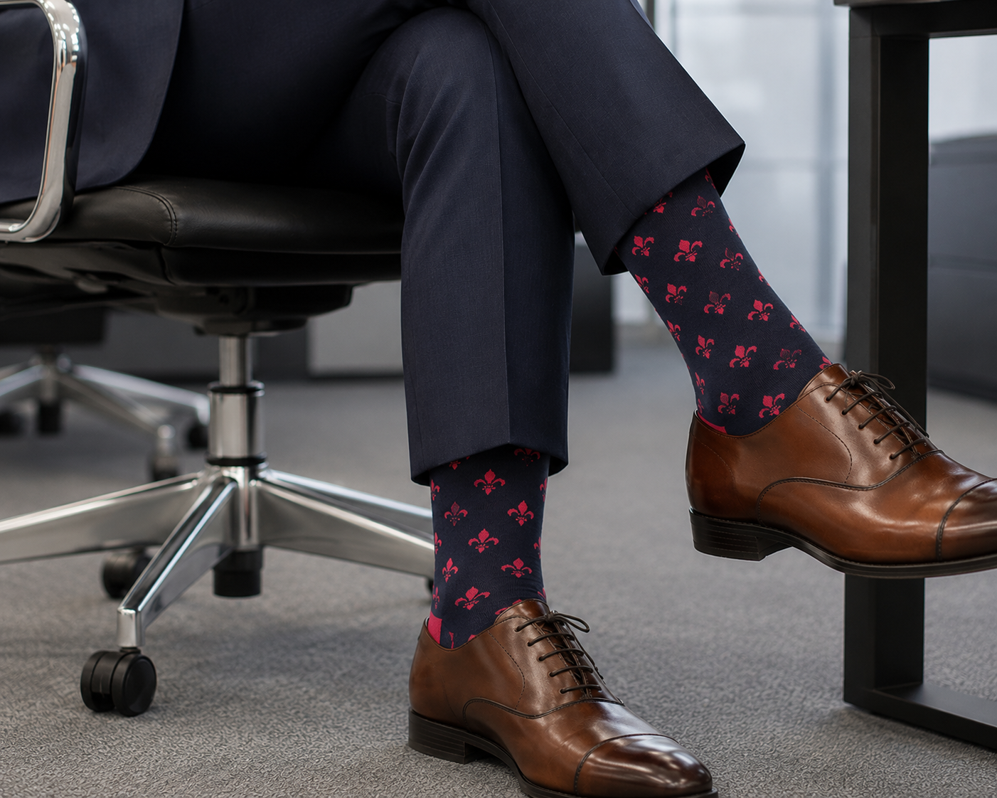 Fleur Des Lis Pink Men’s Socks