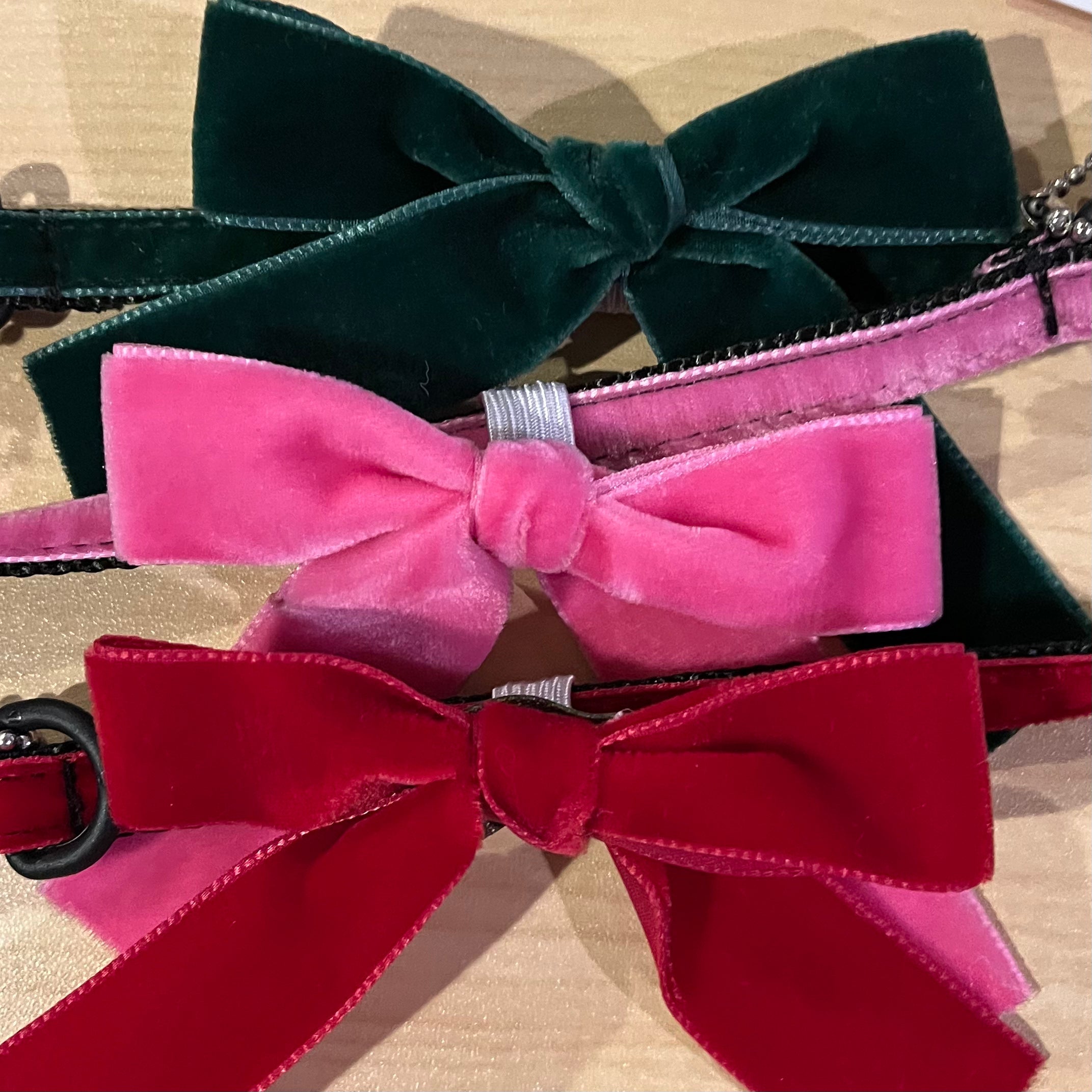 Mimi Green Small Dog/Cat Velvet Bow Collar