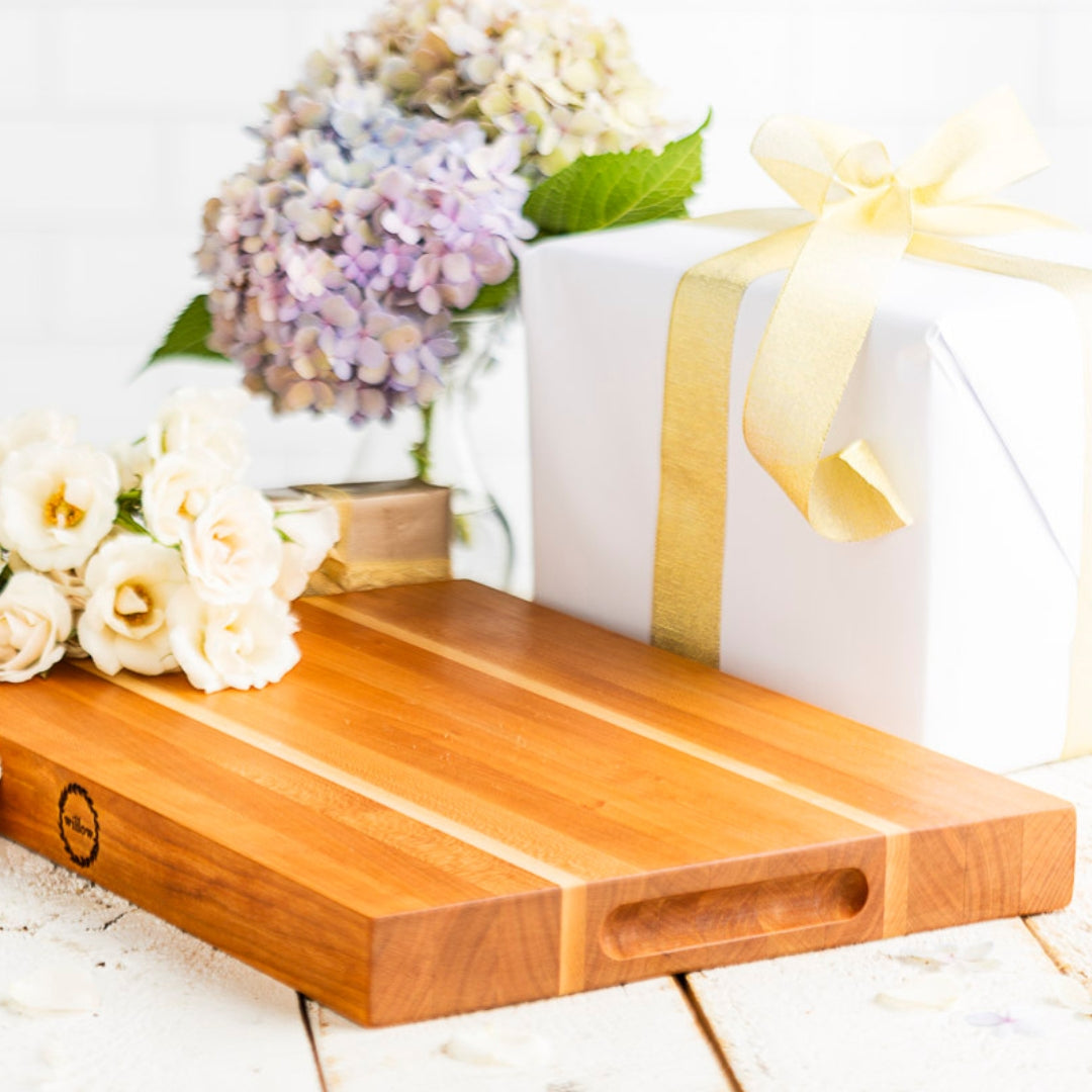 ÉTOUFFÉE WOOD CUTTING BOARD