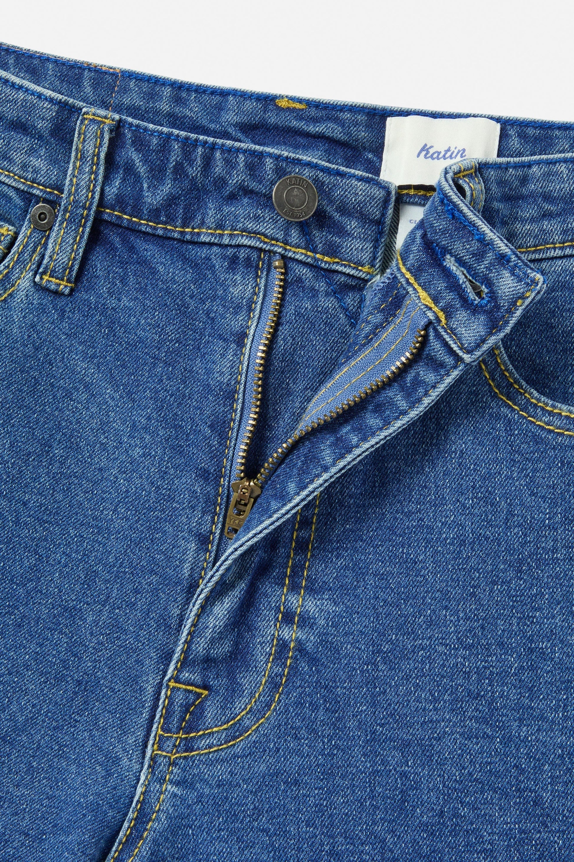 KATIN-REN-57-CLASSIC-MEDIUM-INDIGO-05_5000x_784f481e-4701-4384-b4b7-2f8ea405b358.jpg?v=1752091321