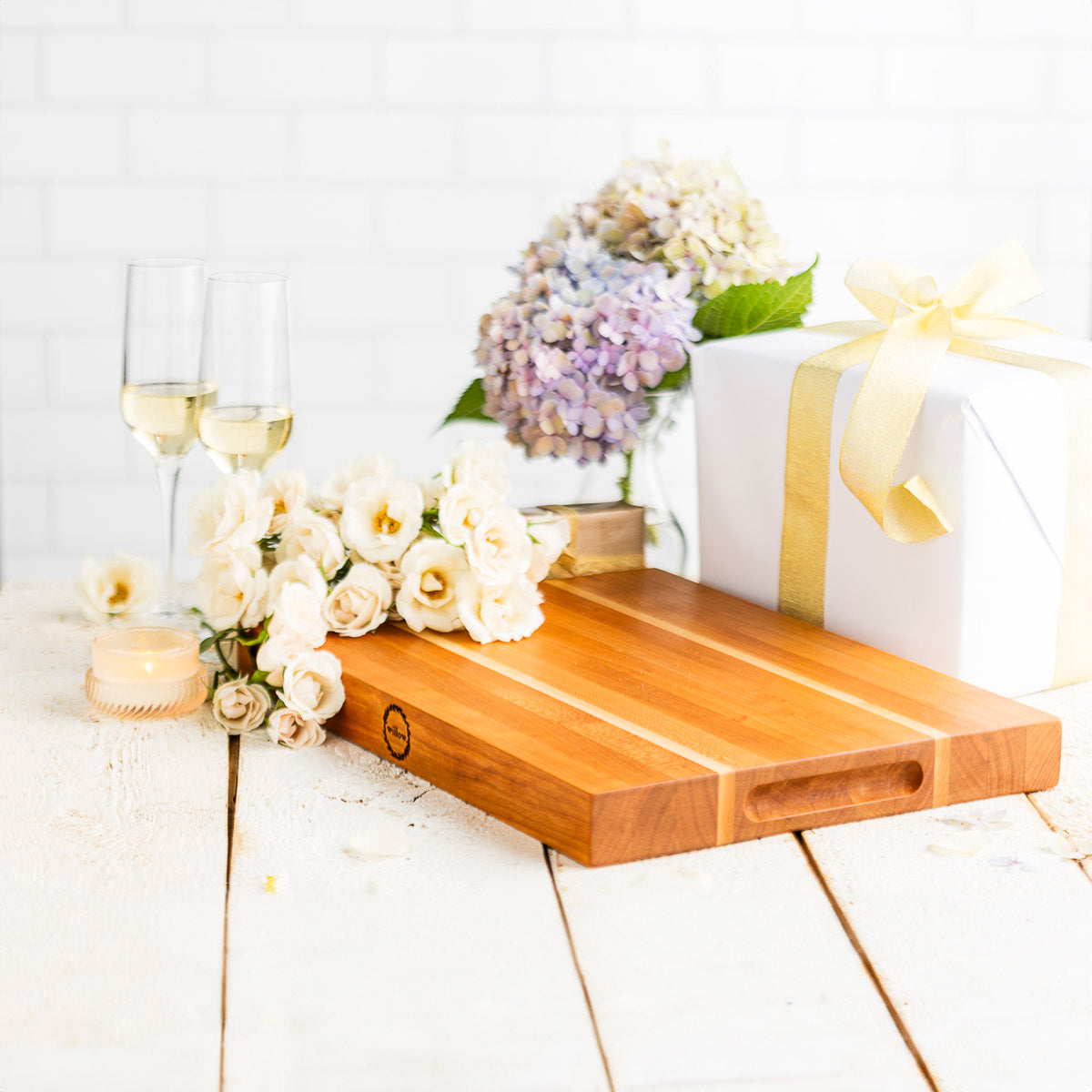ÉTOUFFÉE WOOD CUTTING BOARD