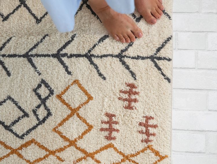 Rug Cotton Tufted Abstract Design With Fringe 2' X 3' by Homeportonline