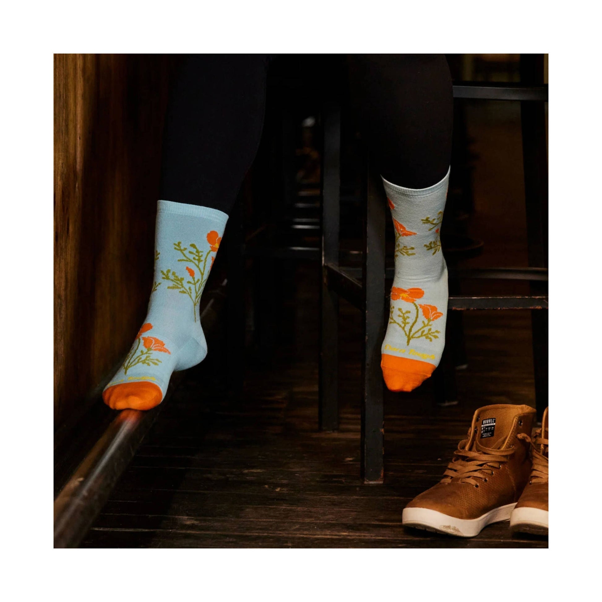 Darn Tough Vermont Women's Blossom Lightweight Lifestyle Crew - Glacier by Lenny's Shoe & Apparel