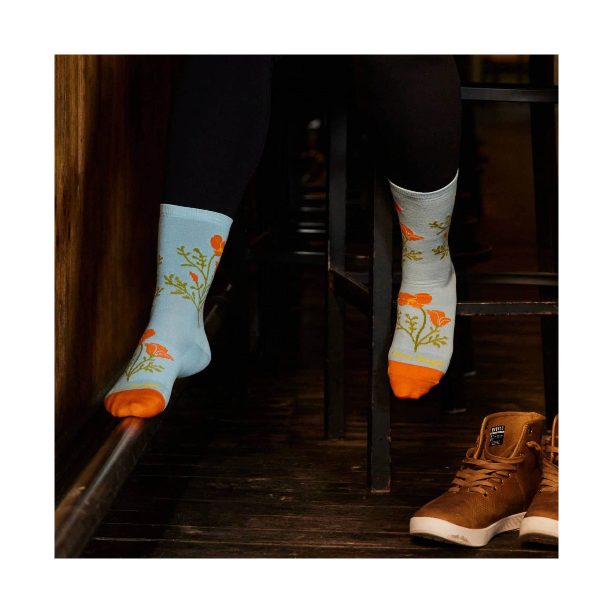 Darn Tough Vermont Women's Blossom Lightweight Lifestyle Crew - Glacier by Lenny's Shoe & Apparel