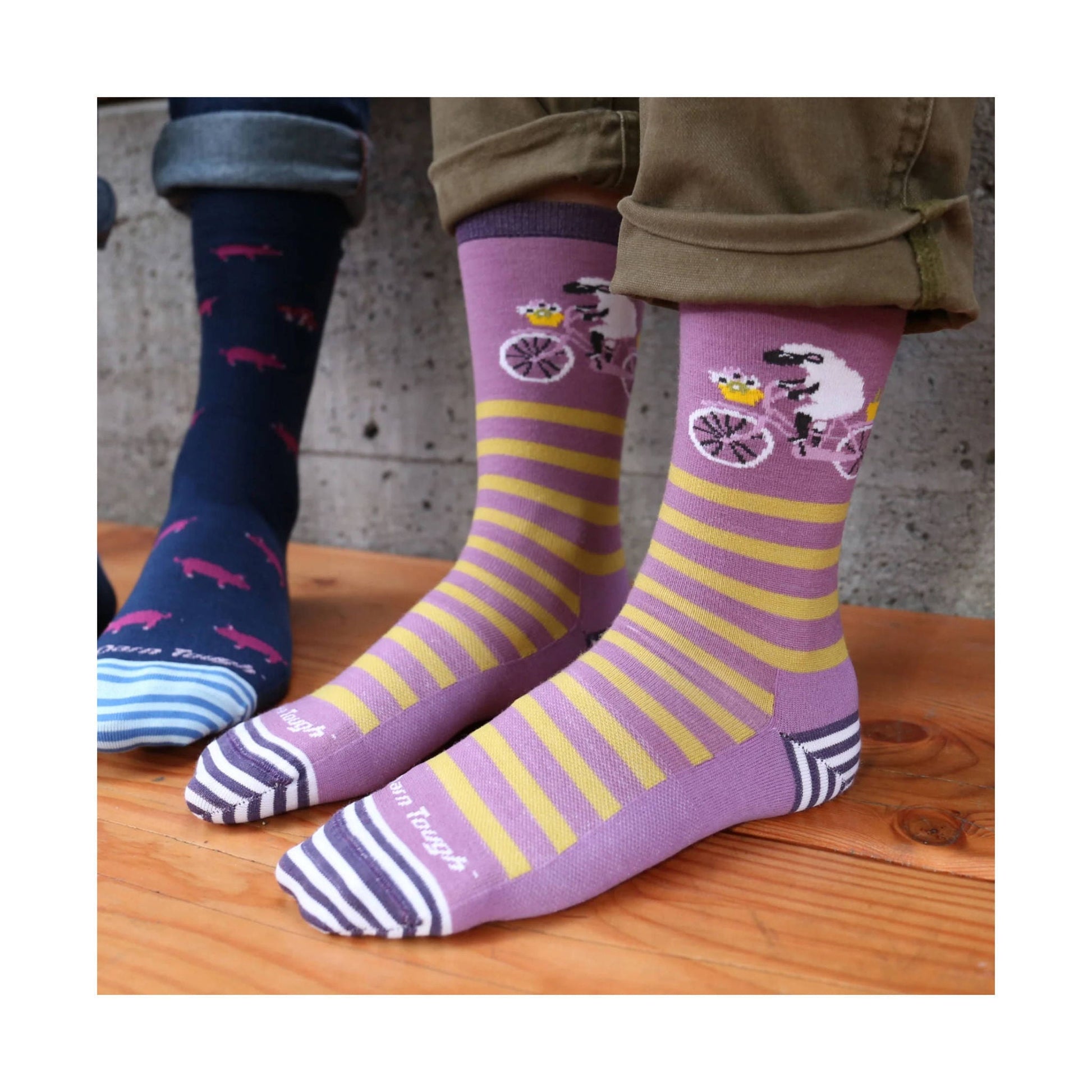 Darn Tough Vermont Women's Lightweight Lifestyle Animal Haus Crew - Lilac by Lenny's Shoe & Apparel