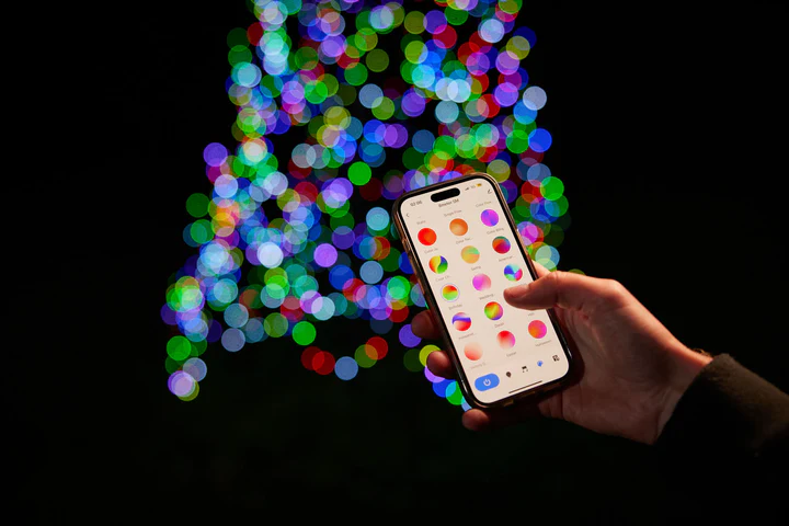 Fairybell 20 Foot Flagpole Tree - 1152 LED Smart Magic