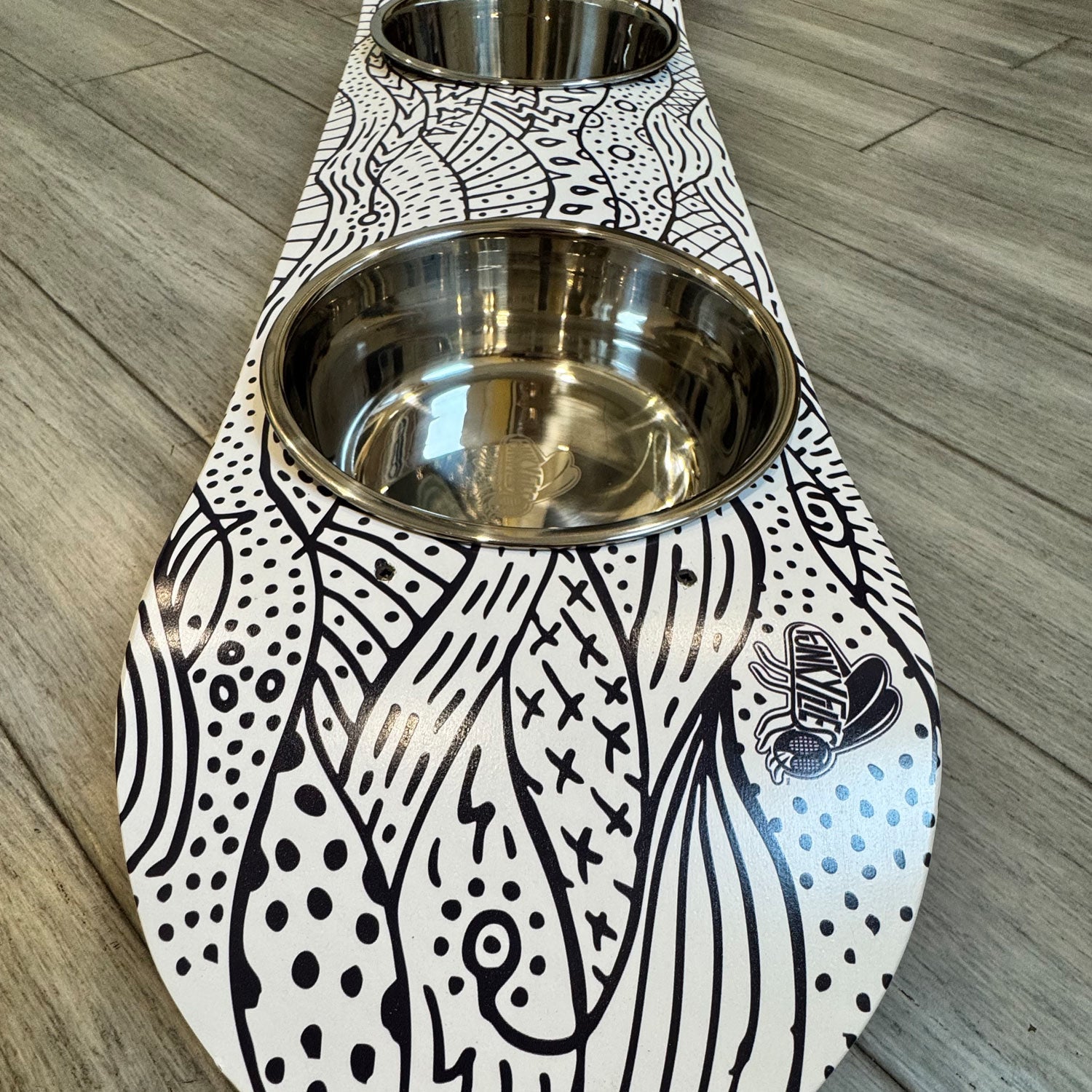 Doodlescape - Elevated Skateboard Cat Feeding Stand with 2 Bowls