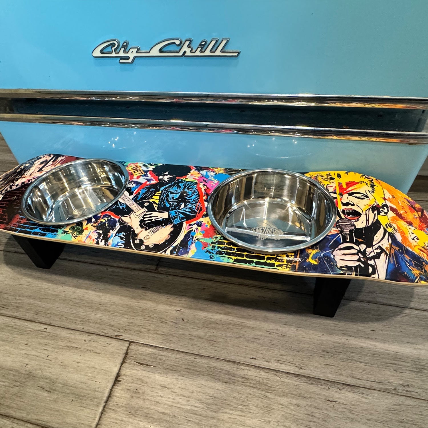 Rock Legends - Elevated Skateboard Dog Feeding Stand with 2 Bowls