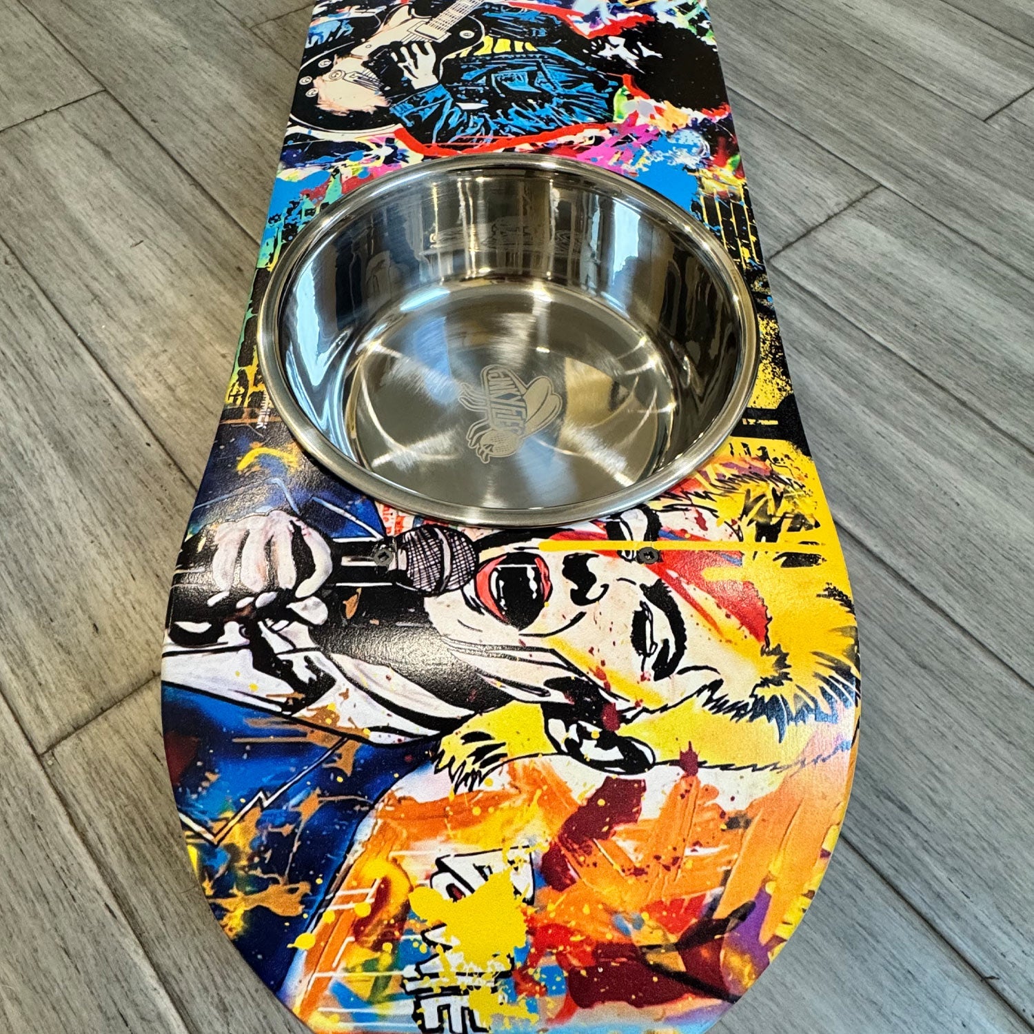 Rock Legends - Elevated Skateboard Dog Feeding Stand with 2 Bowls