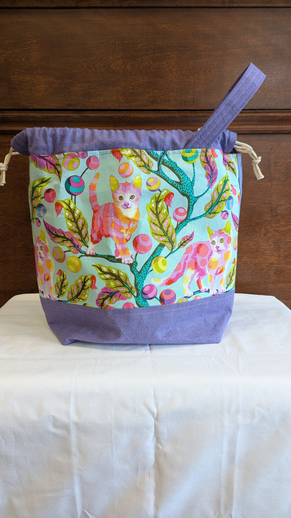 Organic Lines Drawstring Bag - Cats