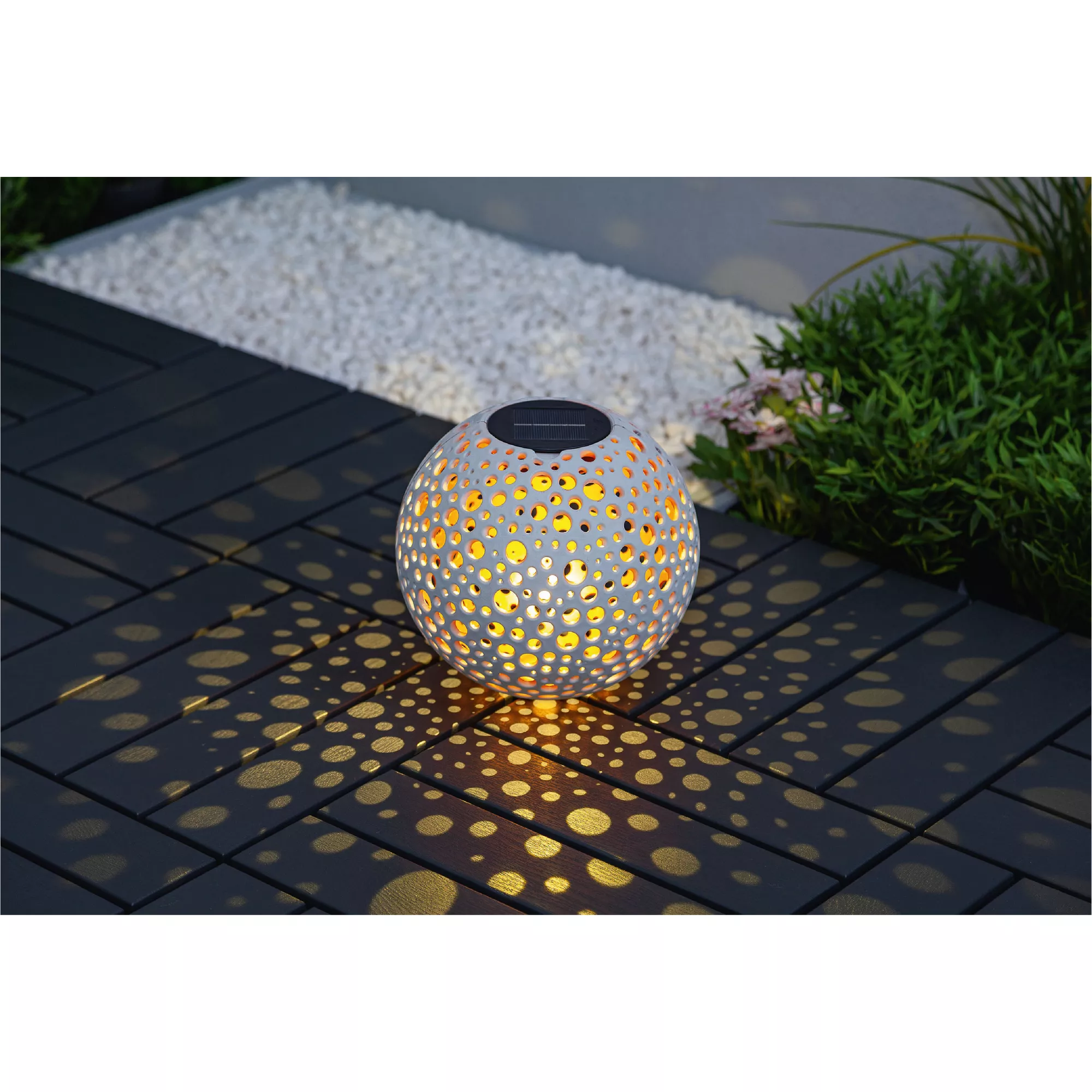 The Alabaster White Solar Garden Sphere
