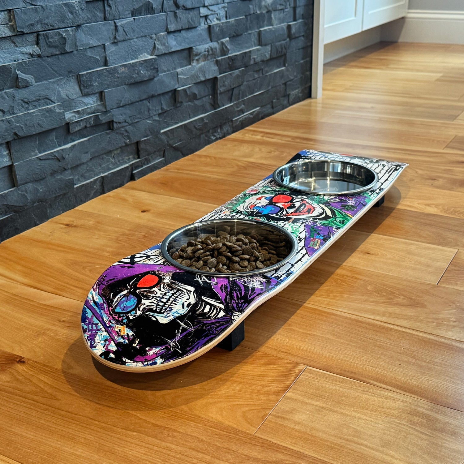 Villains In 3D - Elevated Skateboard Cat Feeding Stand with 2 Bowls