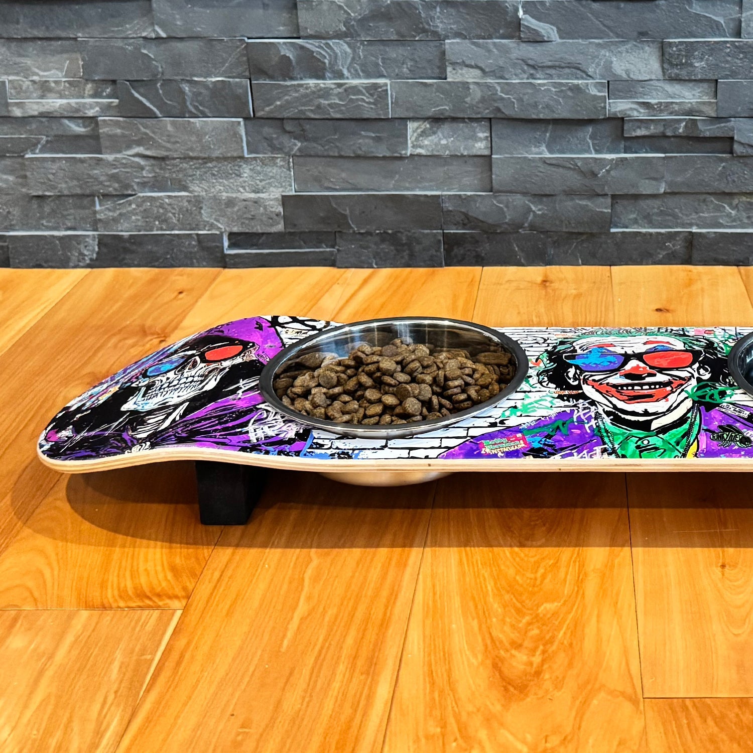 Villains In 3D - Elevated Skateboard Cat Feeding Stand with 2 Bowls