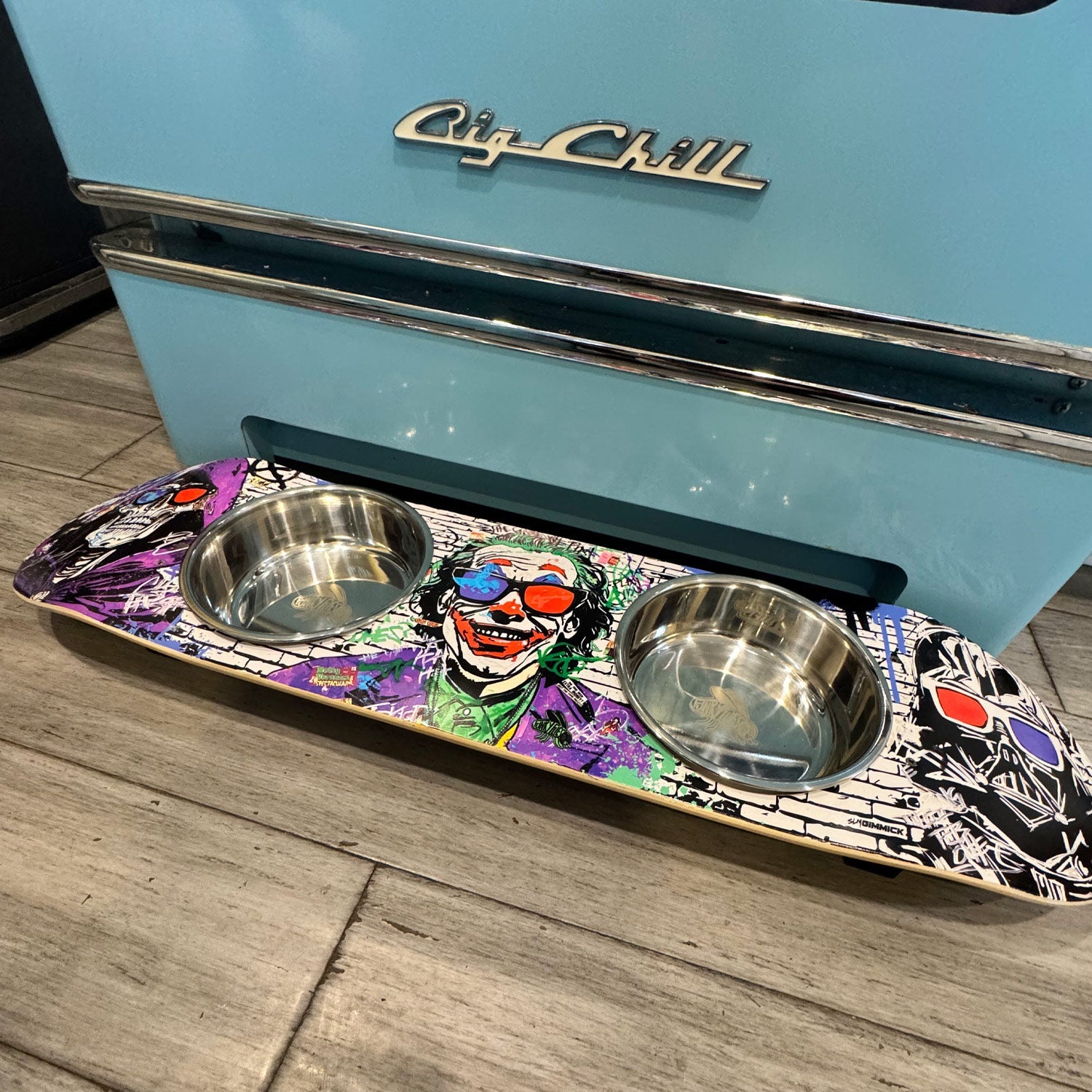 Villains In 3D - Elevated Skateboard Cat Feeding Stand with 2 Bowls